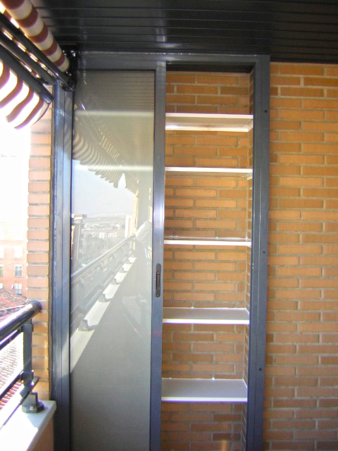 Armarios a medida de aluminio para terrazas de Ventanas Castelló.