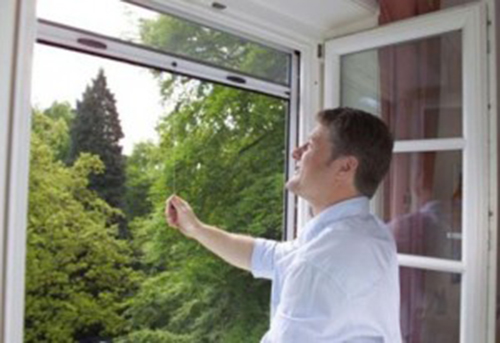 mosquiteras enrollables para ventanas.